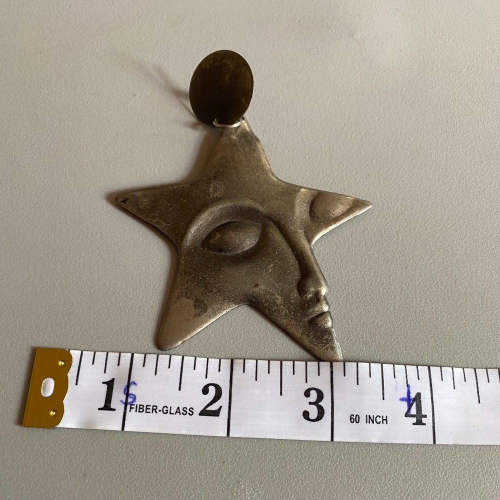 Star face earrings